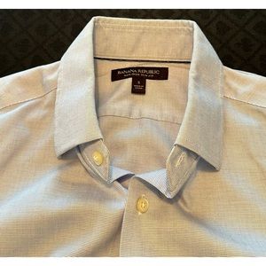 Banana Republic Men’s Non-Iron Dress Shirt - Slim Fit- Small